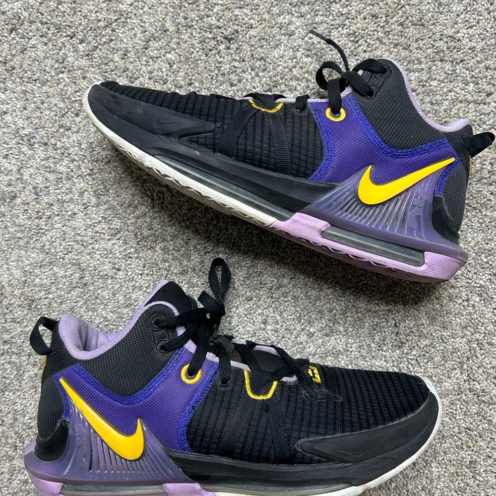 Nike LeBron Witness VII Lakers Basketball Shoes Size 10